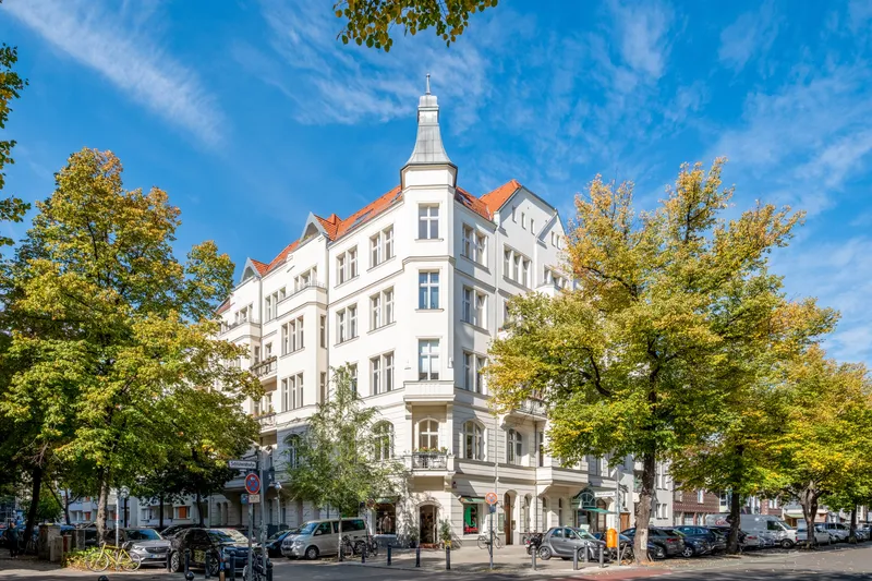 Erstbezug nach Sanierung: Herrschaftlicher Stuckaltbau in der Schlüterstraße — photo 1
